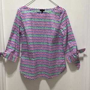 TALBOTS WOMENS TOP SIZE SP CHEVRON PATTERN IN GREEN BLUE RED AND WHITE  NEW